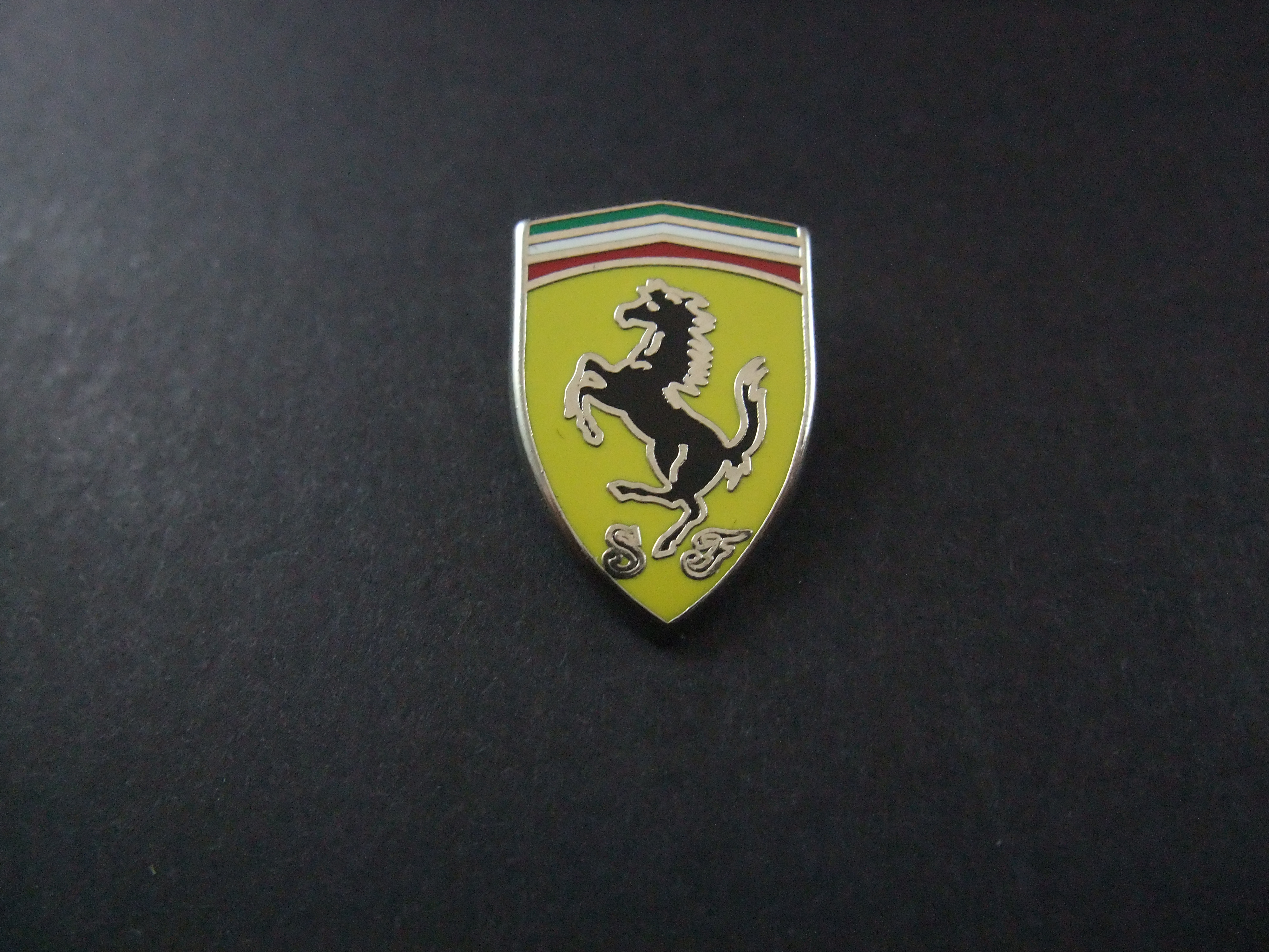 Ferrari (Scuderia Ferrari) sportwagen, logo emaille uitvoering